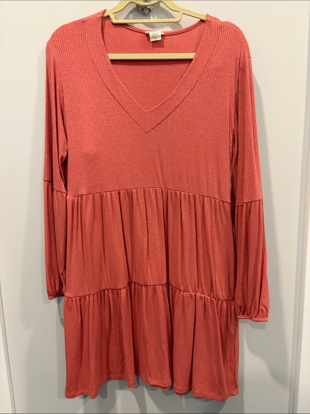 Yelete Coral Ribbed V‑Neck Tiered Long Sleeve Dress